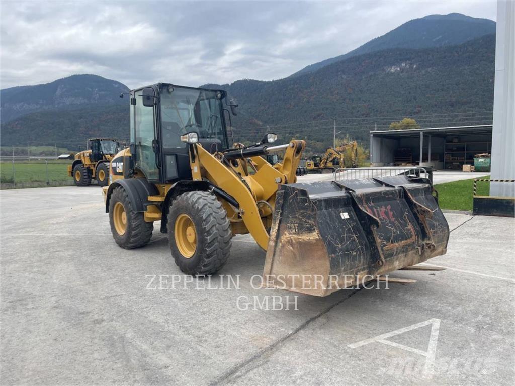 CAT 908M Utovarivači na kotačima