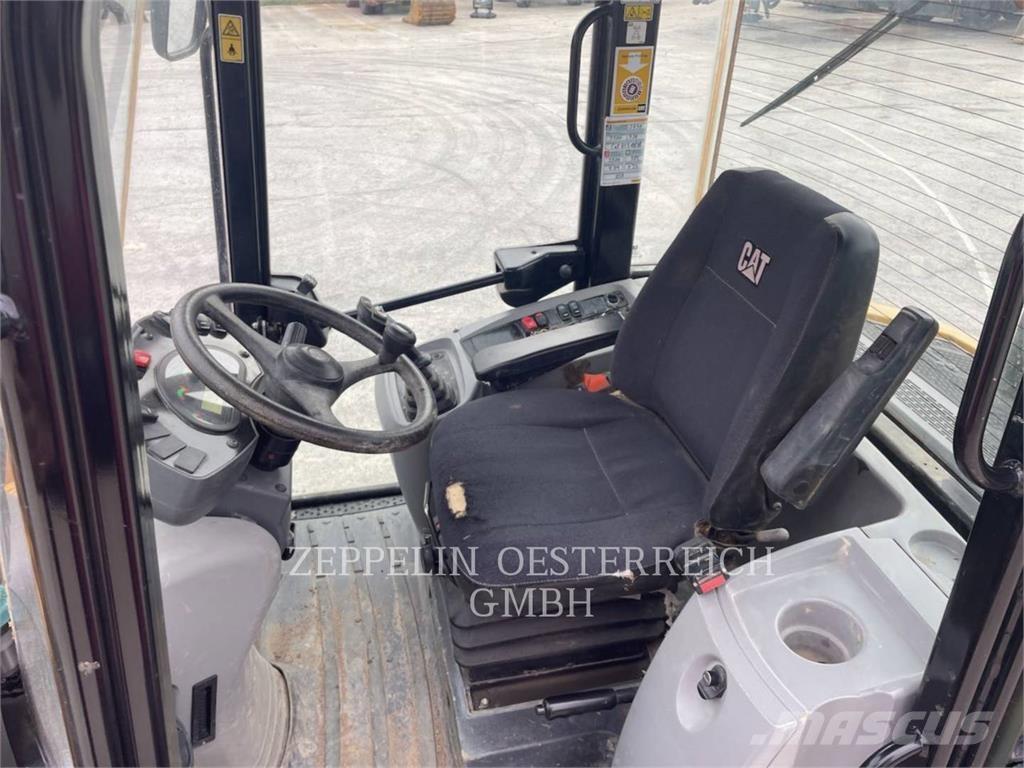 CAT 908M Utovarivači na kotačima