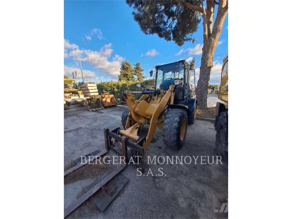 CAT 908M Utovarivači na kotačima