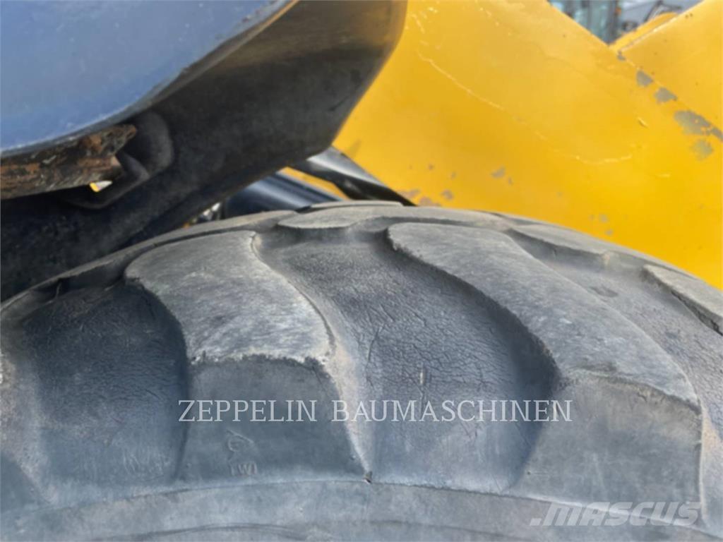 CAT 908M Utovarivači na kotačima