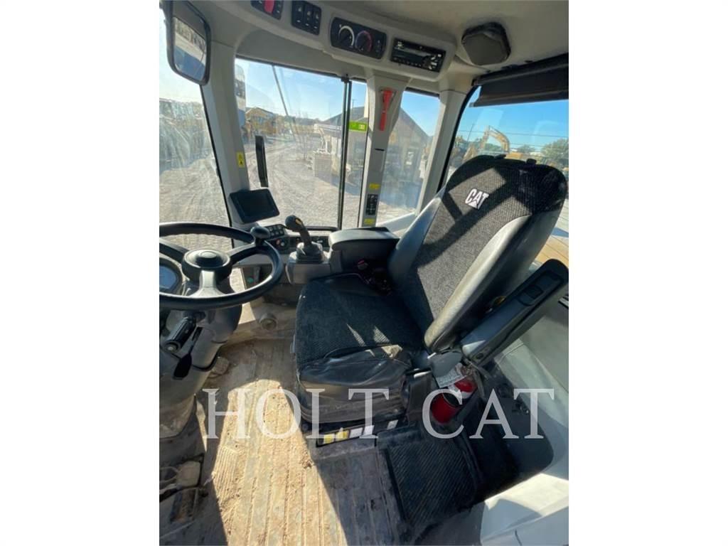 CAT 938M Utovarivači na kotačima