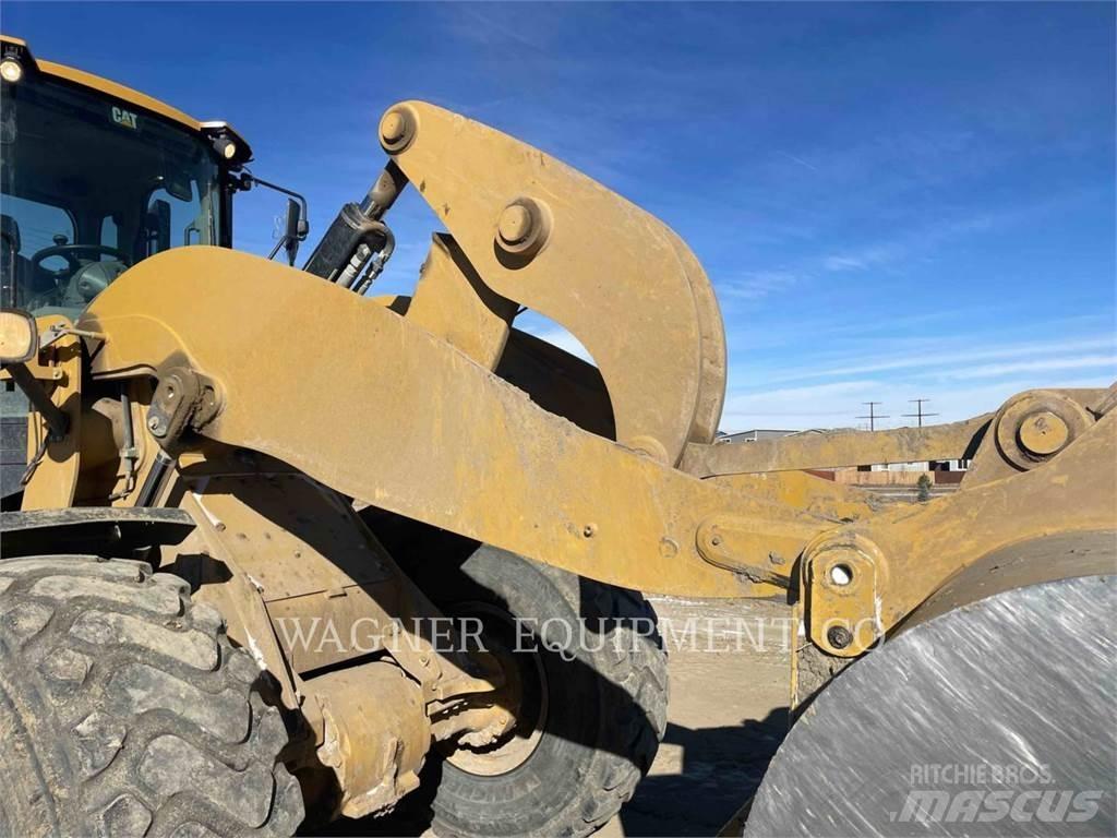 CAT 938M Utovarivači na kotačima