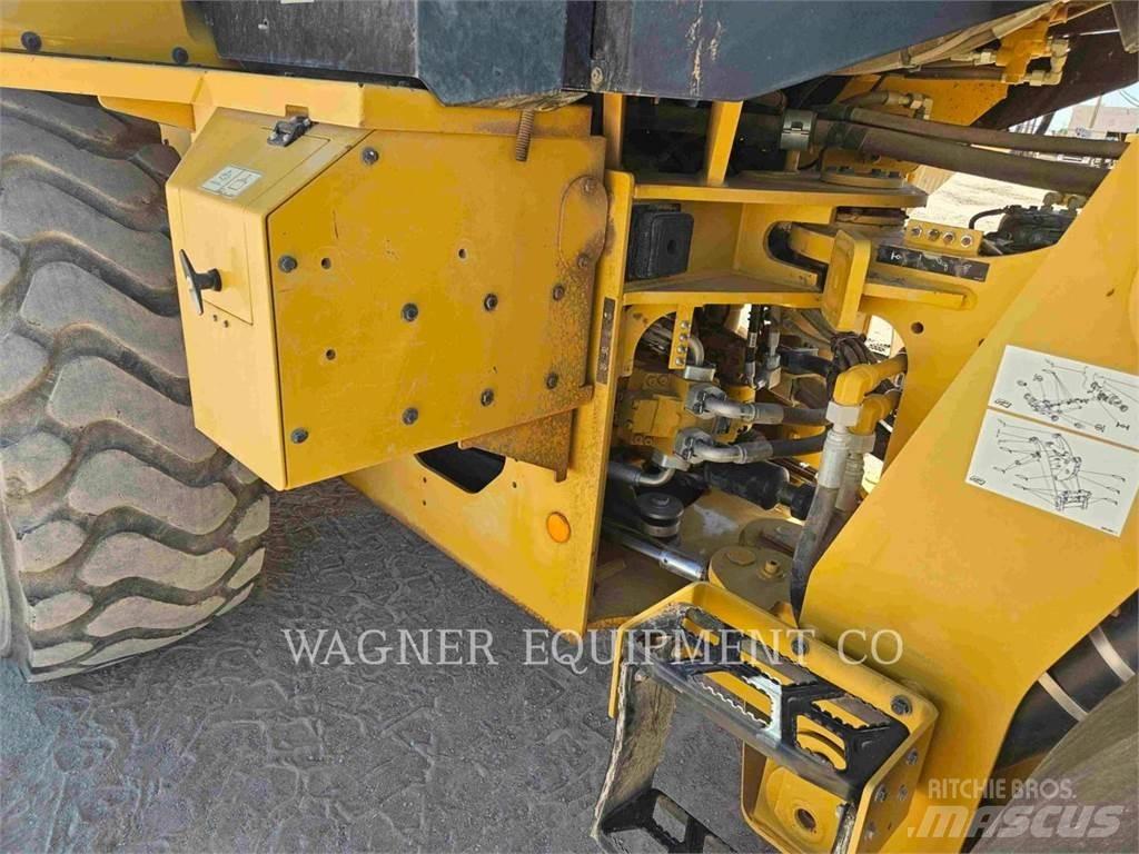 CAT 938M Utovarivači na kotačima