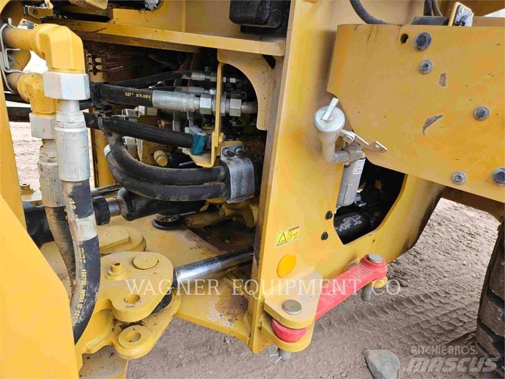 CAT 938M Utovarivači na kotačima
