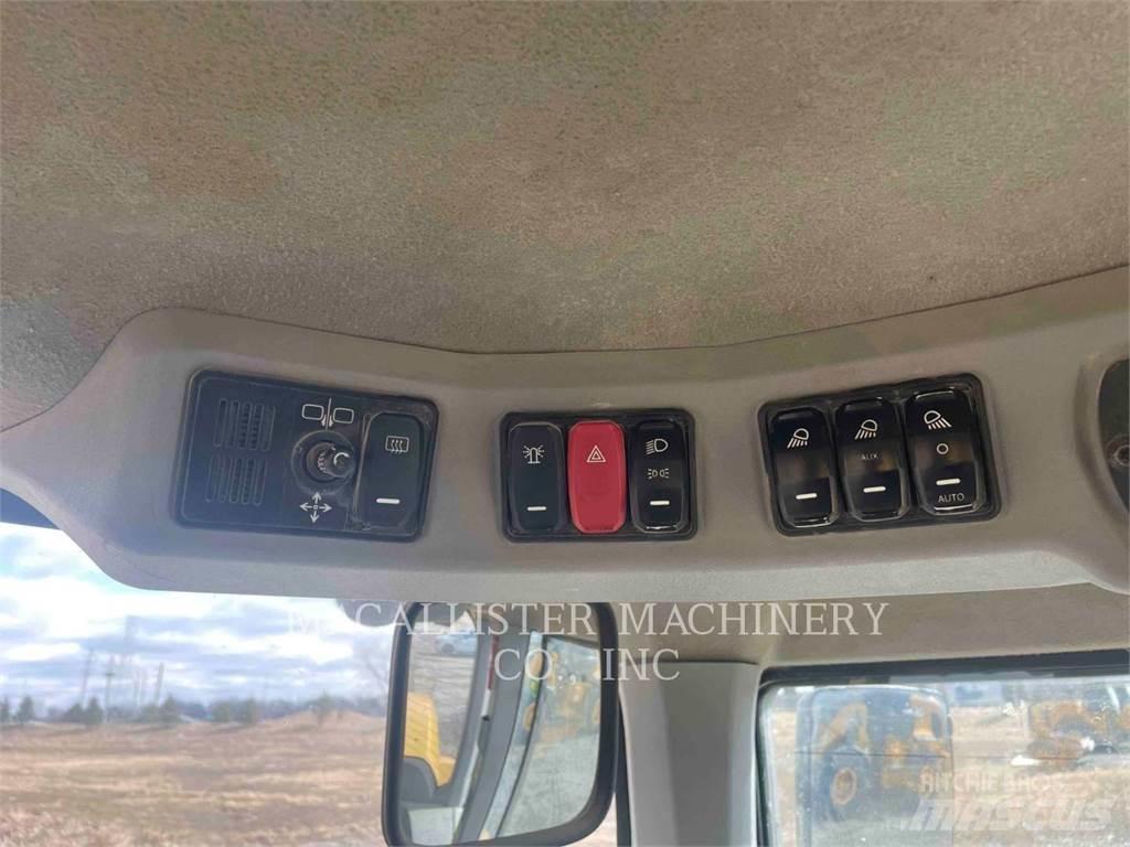 CAT 938M Utovarivači na kotačima