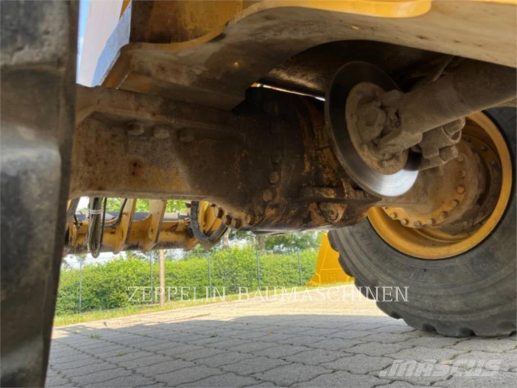 CAT 938M Utovarivači na kotačima