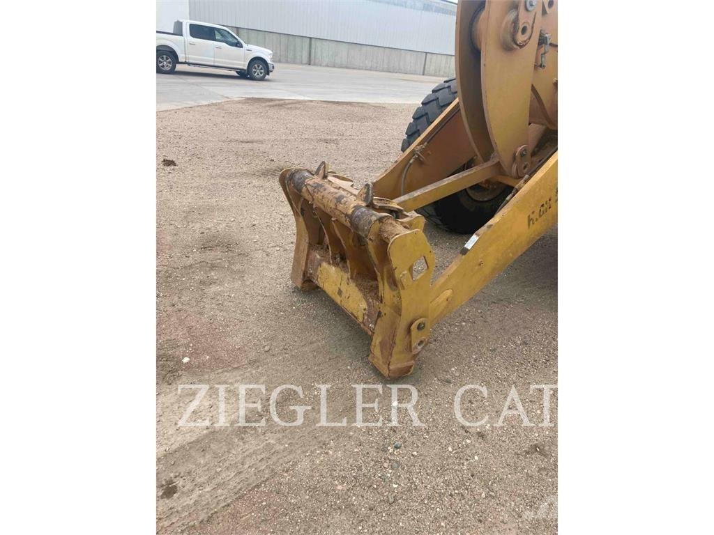 CAT 938M Utovarivači na kotačima