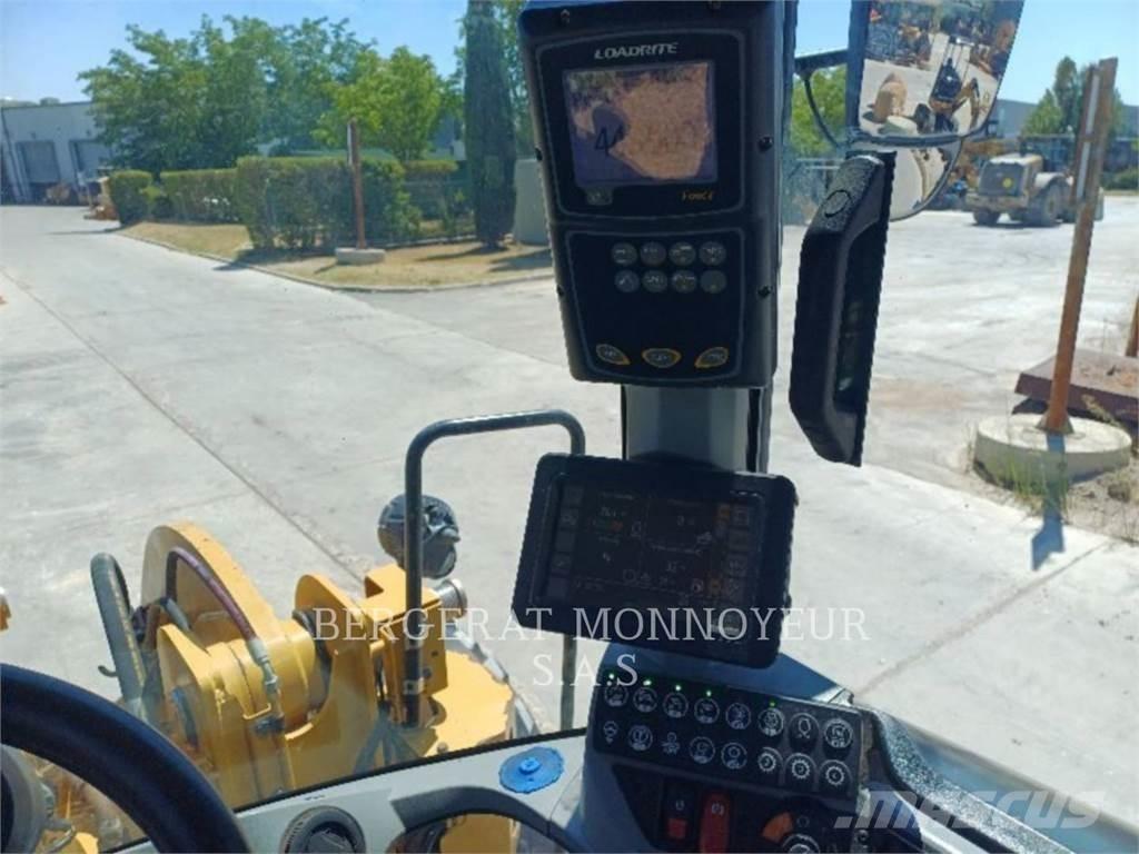 CAT 938M Utovarivači na kotačima