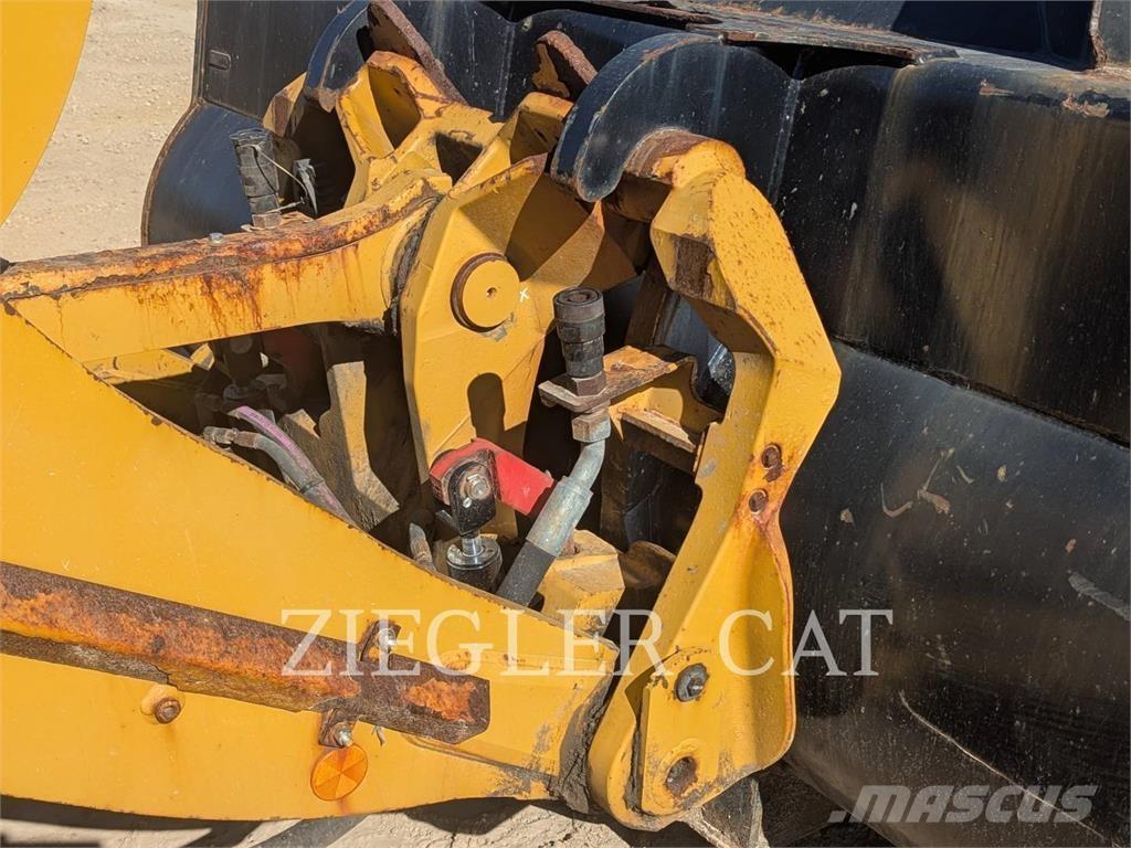 CAT 938M Utovarivači na kotačima