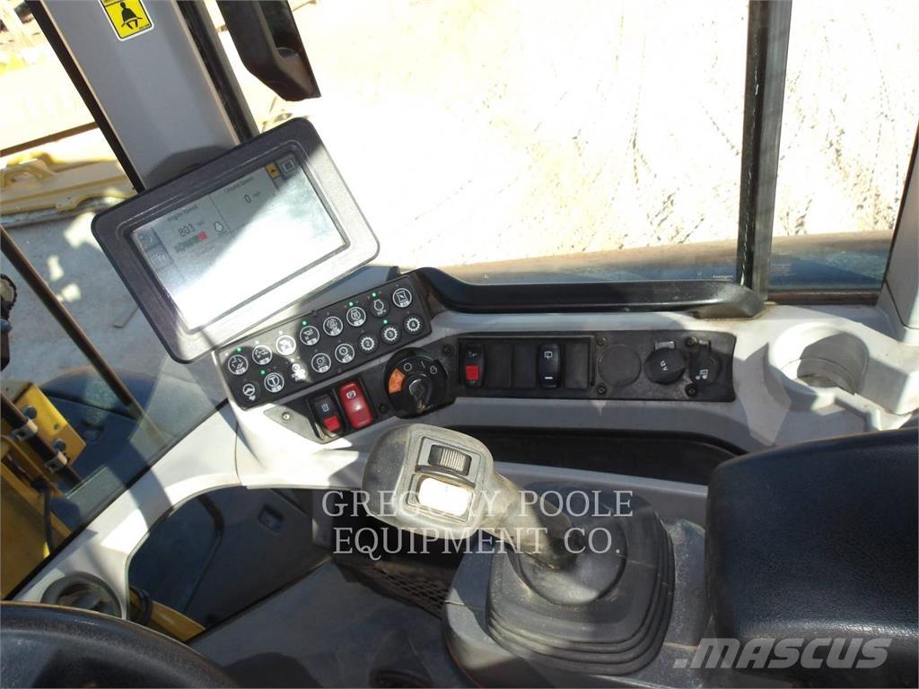 CAT 938M Utovarivači na kotačima