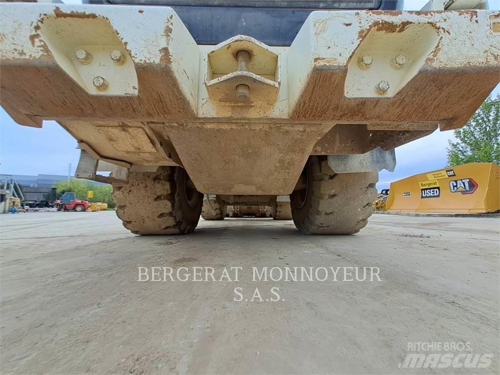CAT 966M Utovarivači na kotačima