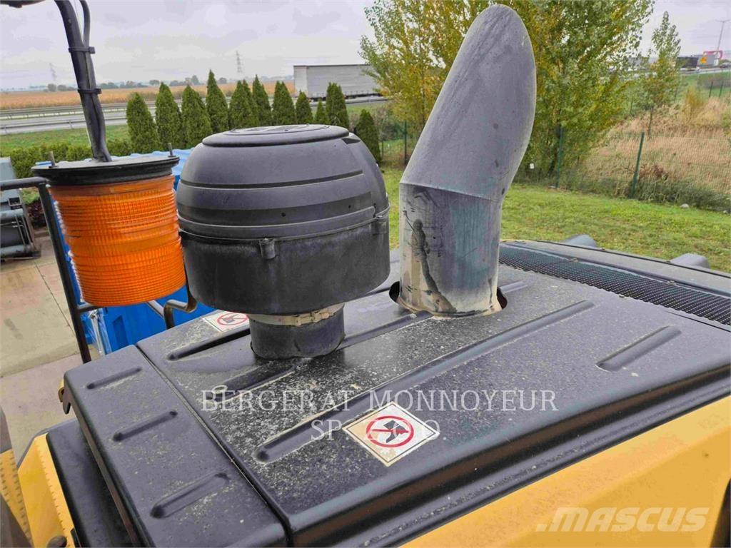 CAT 972 Utovarivači na kotačima