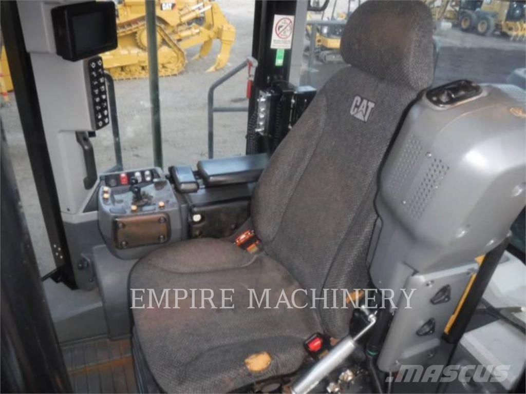 CAT 982M Utovarivači na kotačima