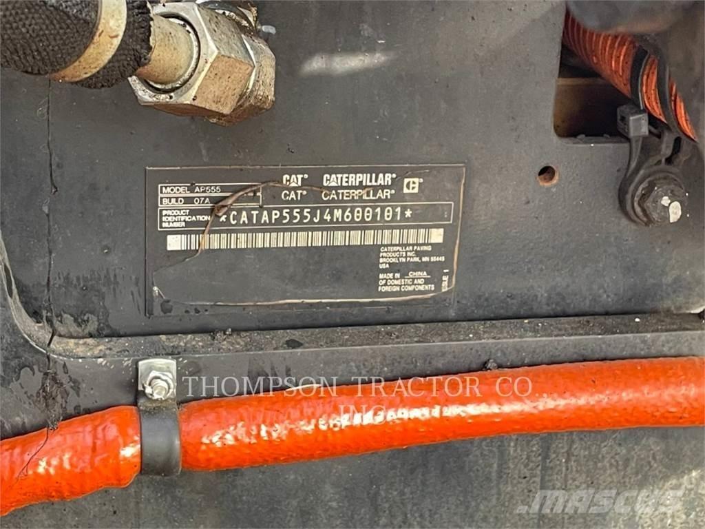 CAT AP555 Asfaltni finišeri