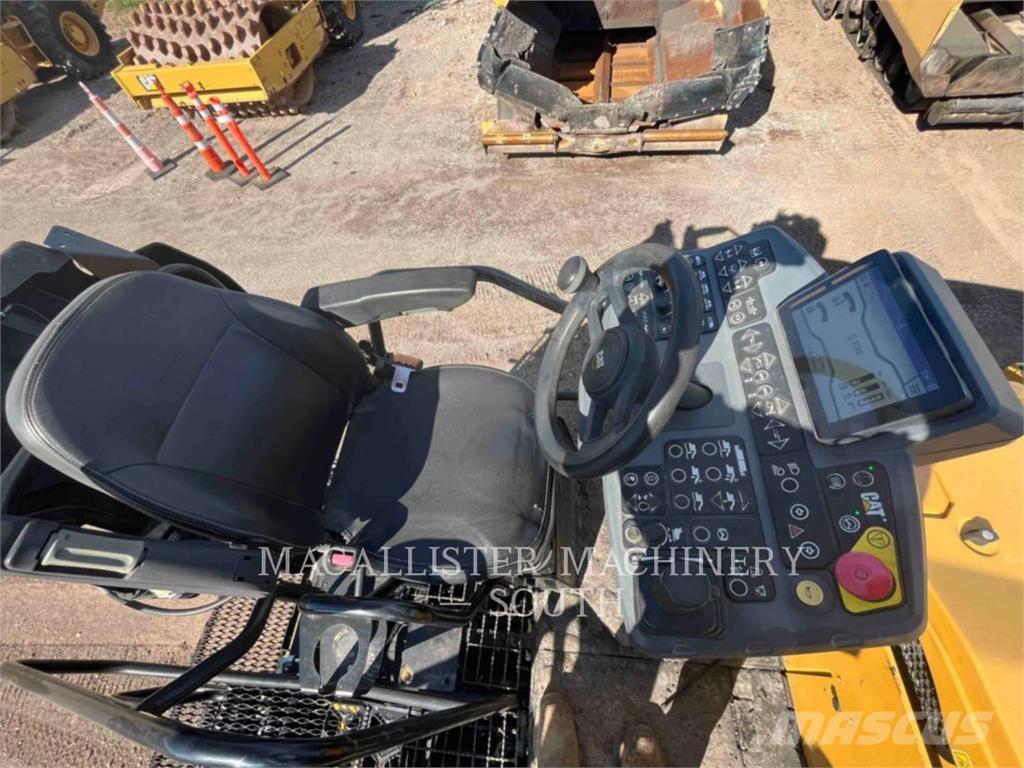 CAT AP555 Asfaltni finišeri