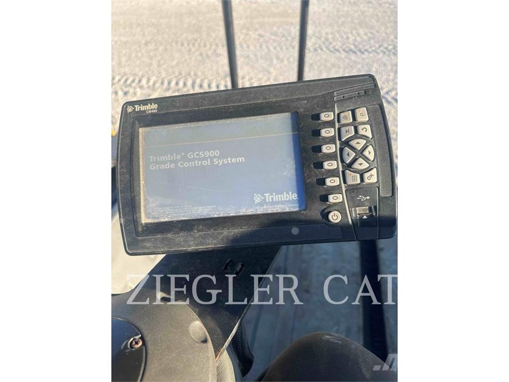 CAT CB15 Kompaktori zemlje