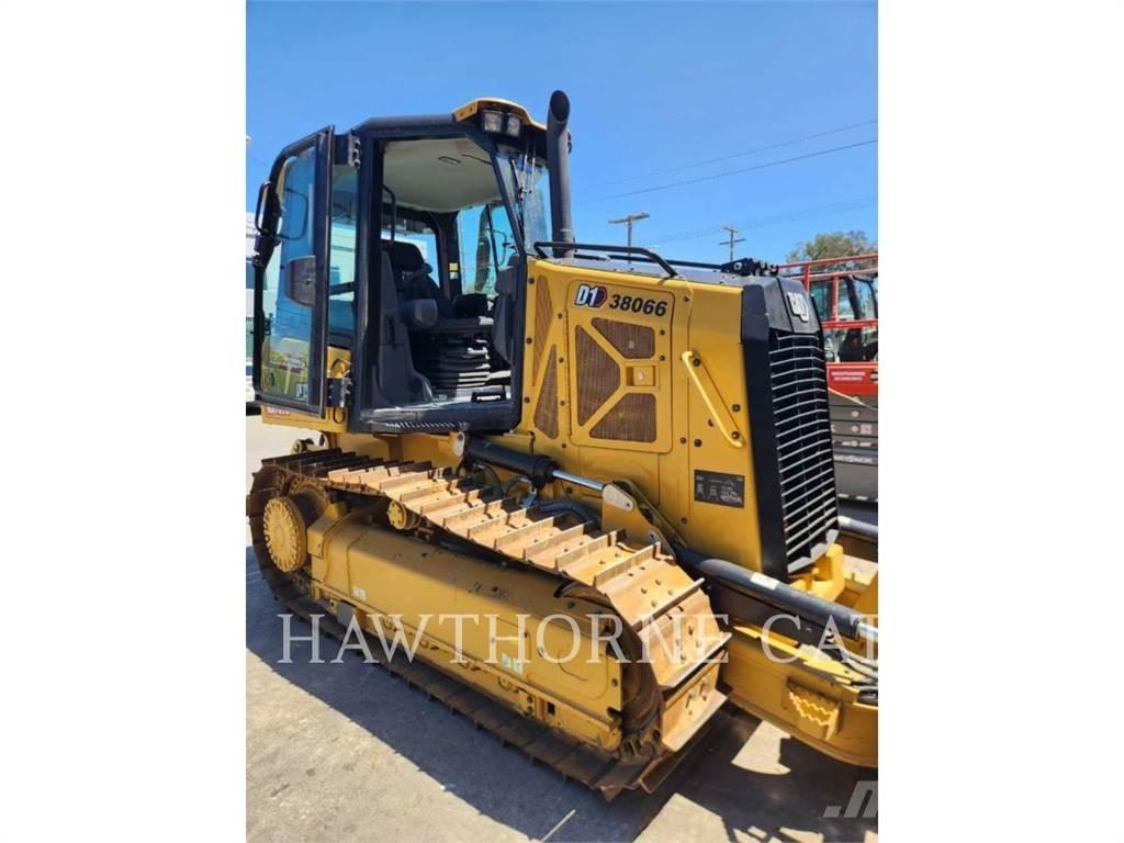 CAT D1 Buldožeri gusjeničari
