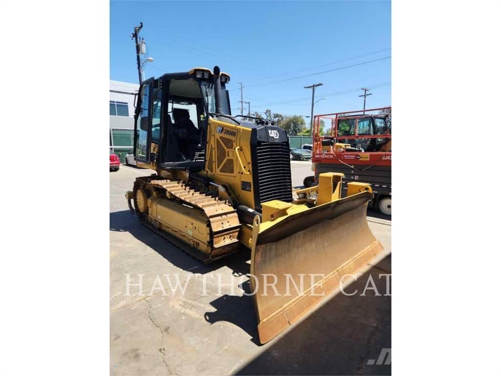 CAT D1 Buldožeri gusjeničari