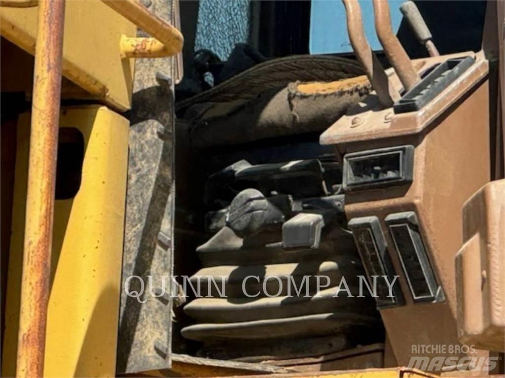 CAT D10 Buldožeri gusjeničari