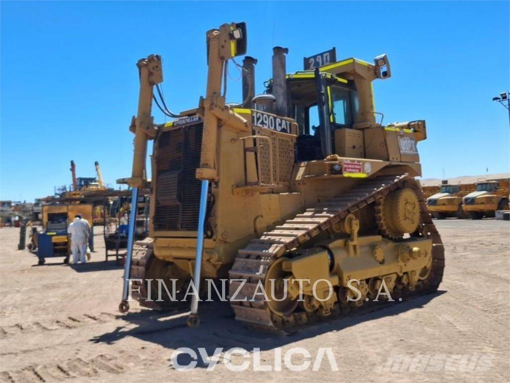CAT D10T Buldožeri gusjeničari