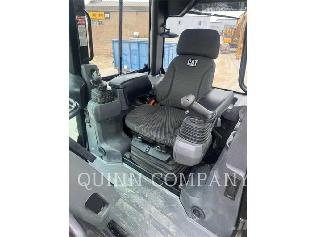 CAT D2-12 Utovarni rovokopači