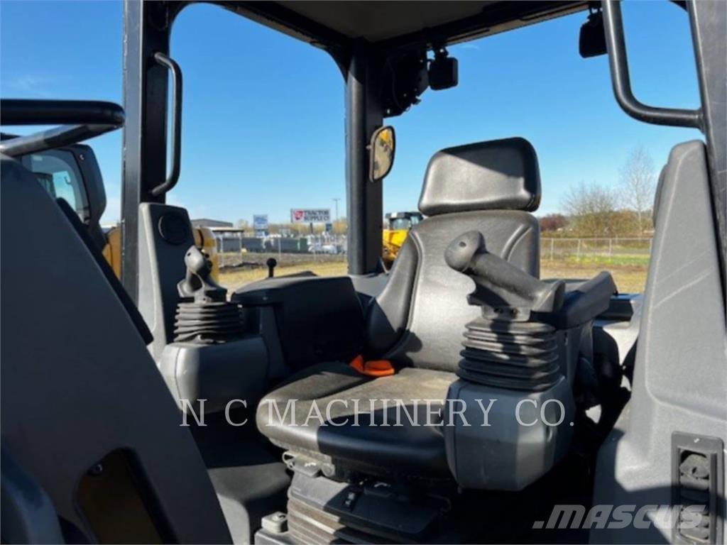 CAT D2 XLCN Buldožeri gusjeničari