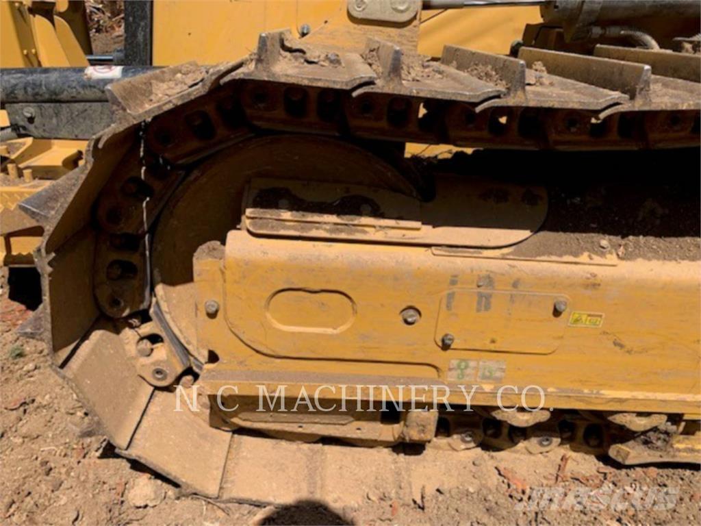 CAT D3 Buldožeri gusjeničari