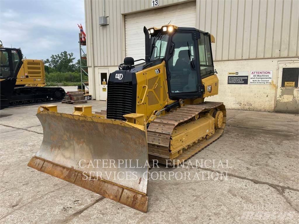 CAT D3 Buldožeri gusjeničari