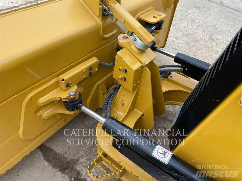 CAT D3 Buldožeri gusjeničari