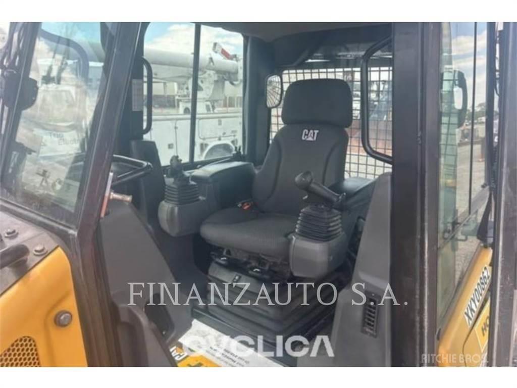 CAT D3 Buldožeri gusjeničari