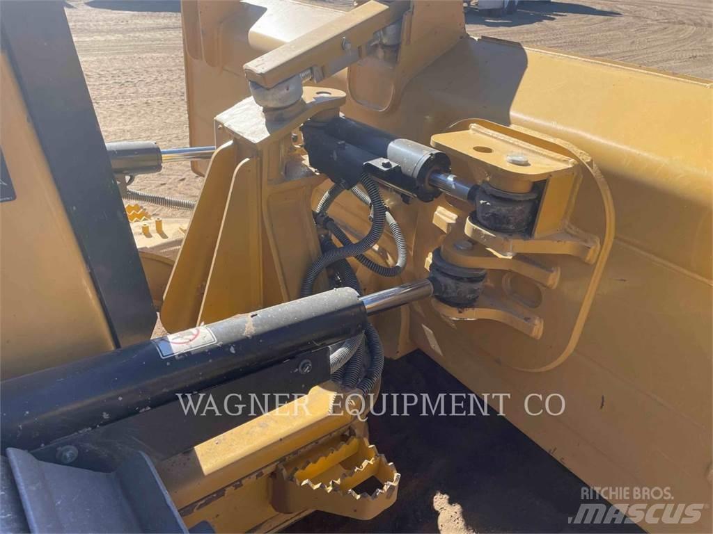 CAT D3 Buldožeri gusjeničari