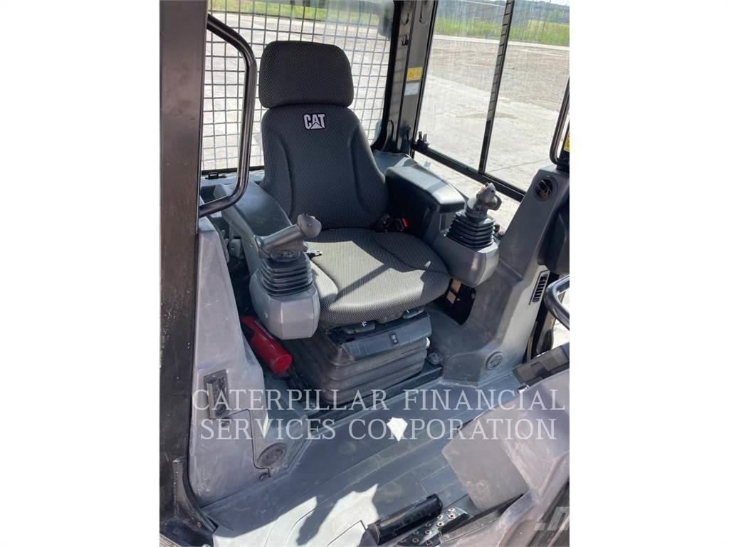 CAT D3-12 Buldožeri gusjeničari