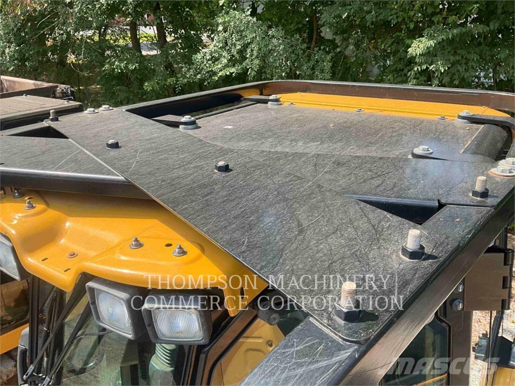 CAT D3-12 Buldožeri gusjeničari