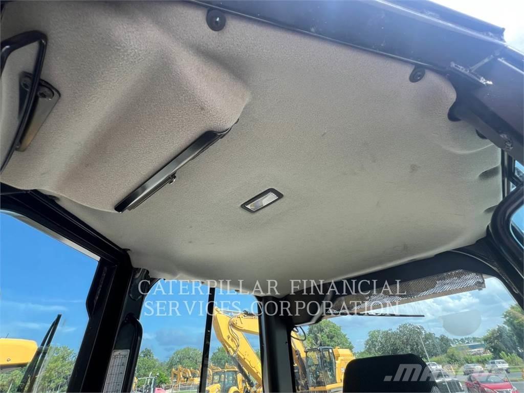 CAT D3-12LGP Buldožeri gusjeničari