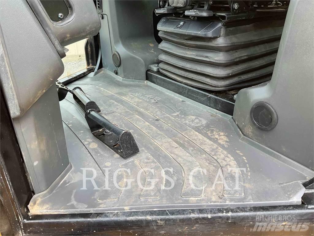 CAT D3 LGP AAG Buldožeri gusjeničari