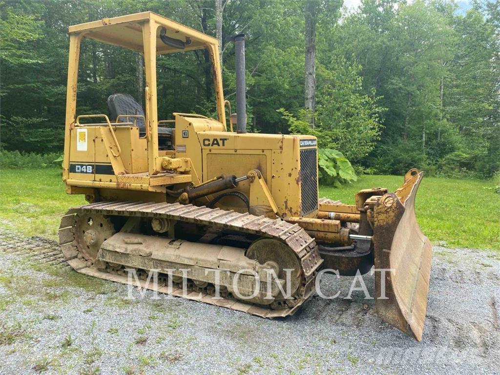 CAT D3B Buldožeri gusjeničari