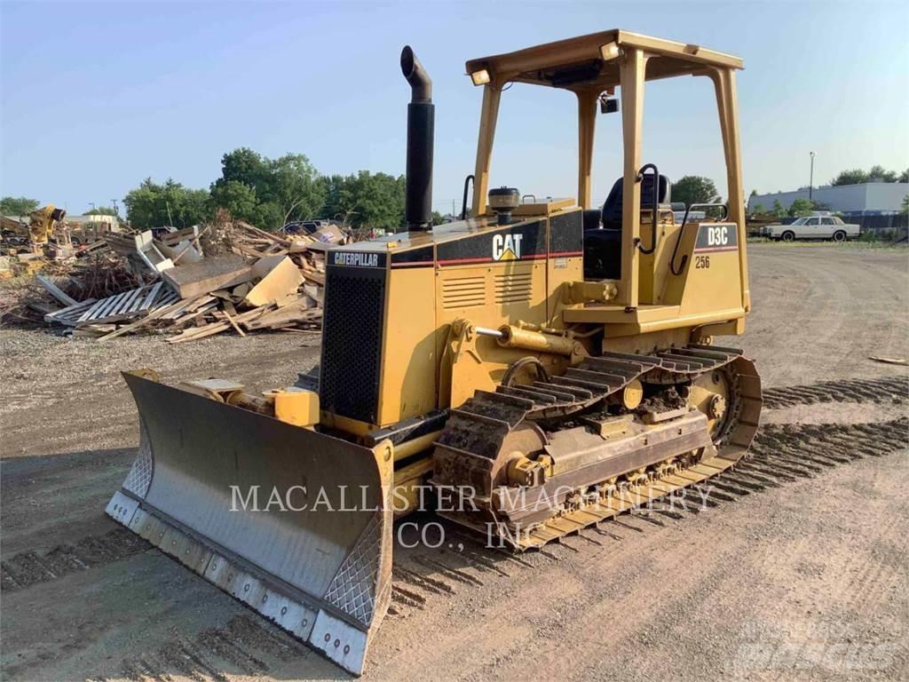 CAT D3CIII Buldožeri gusjeničari