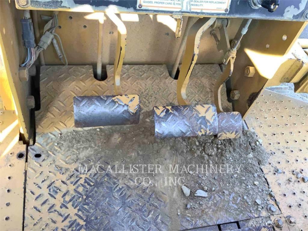 CAT D3CIII Buldožeri gusjeničari
