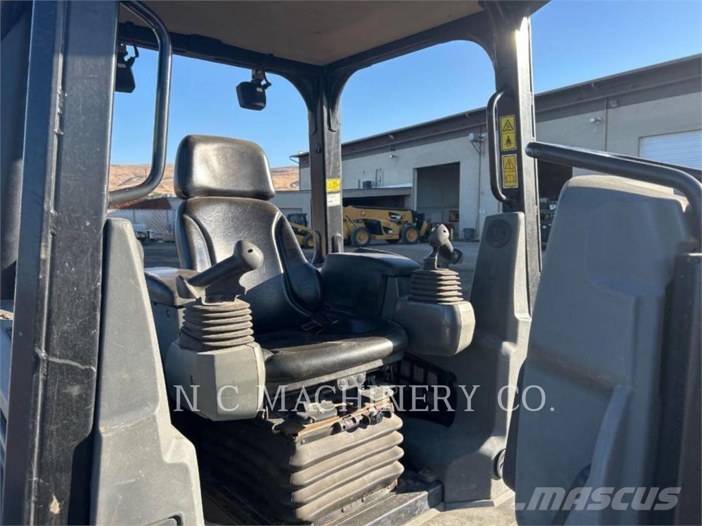 CAT D3K2 XLCN Buldožeri gusjeničari