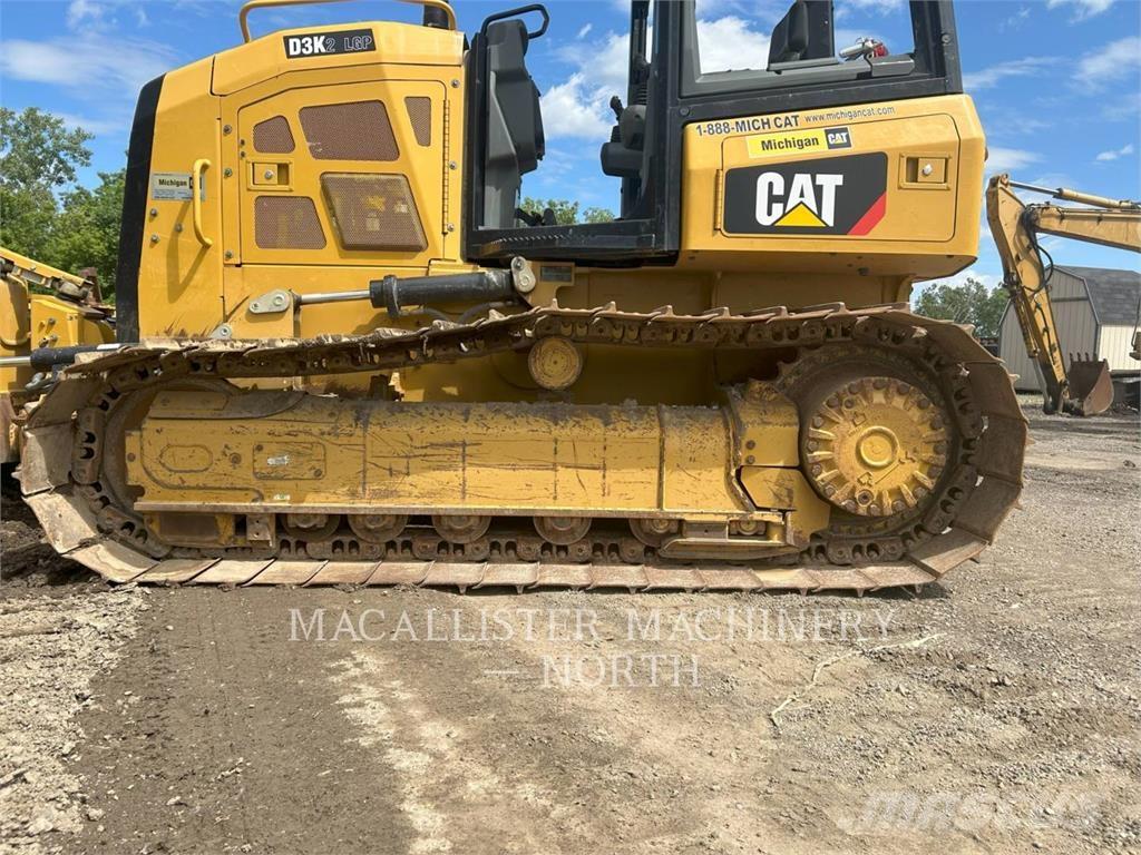 CAT D3K2L 4F Buldožeri gusjeničari