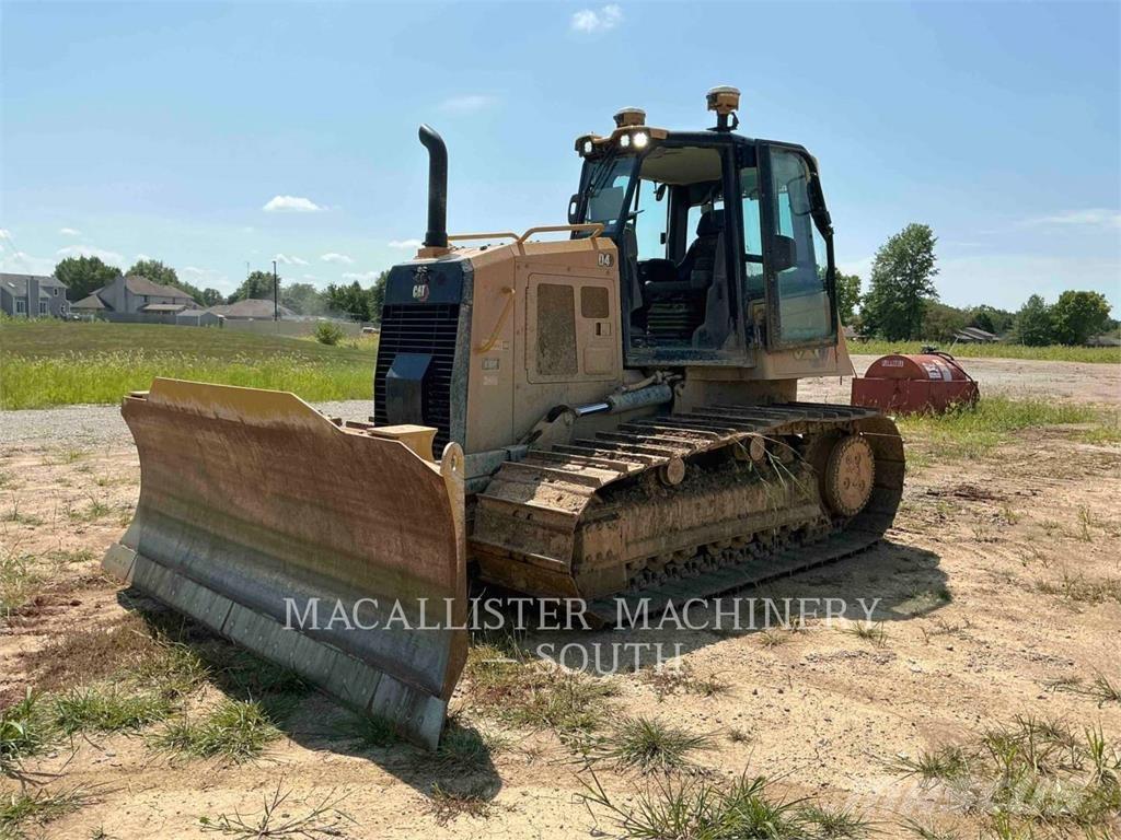 CAT D4 Buldožeri gusjeničari