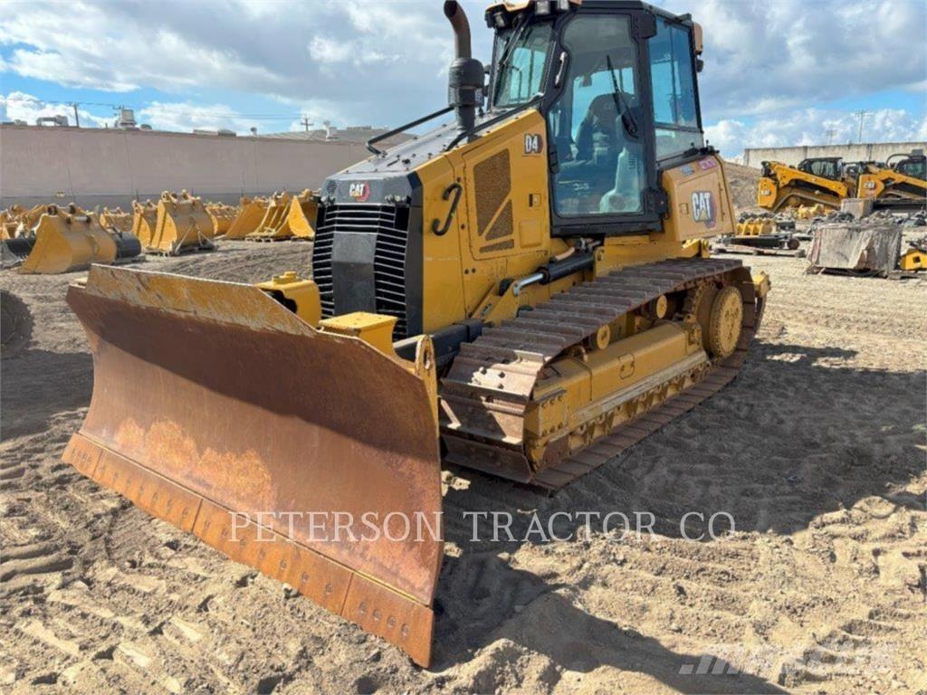 CAT D4 Buldožeri gusjeničari