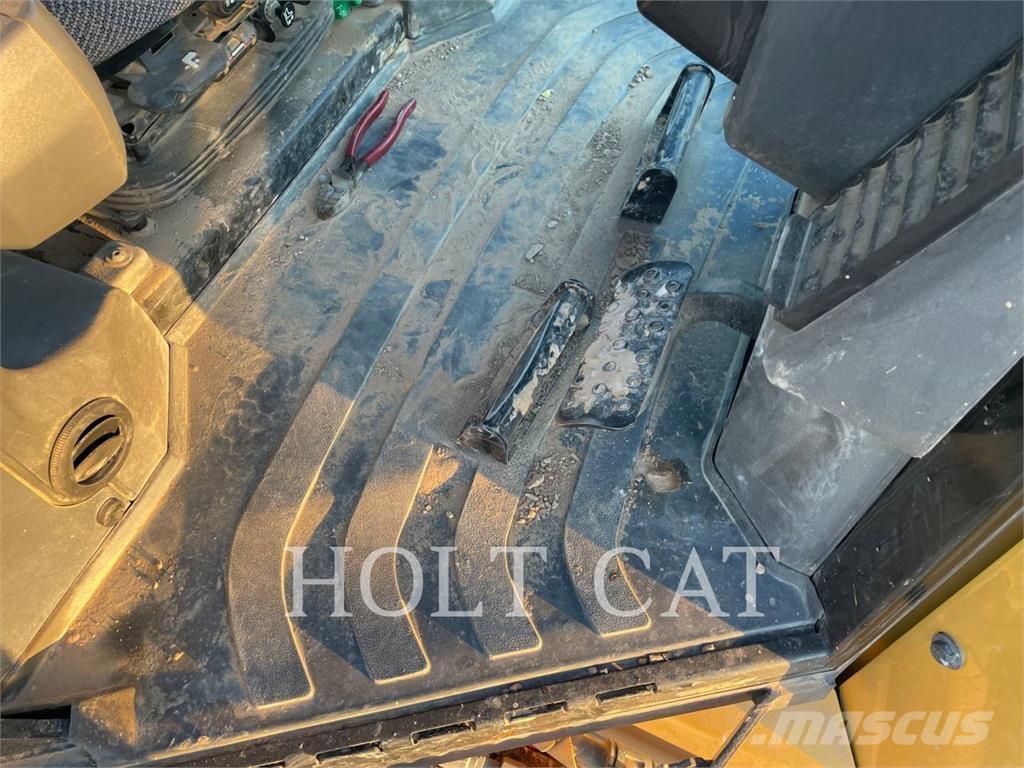 CAT D4-15VP Buldožeri gusjeničari