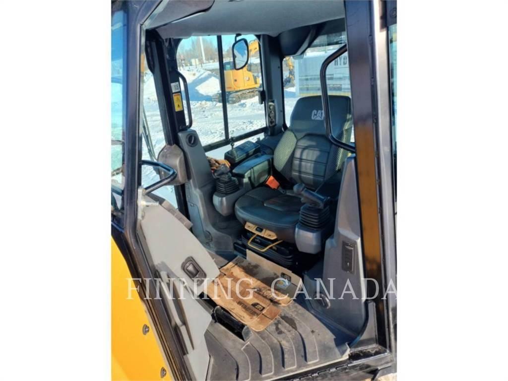 CAT D4-16 Buldožeri gusjeničari