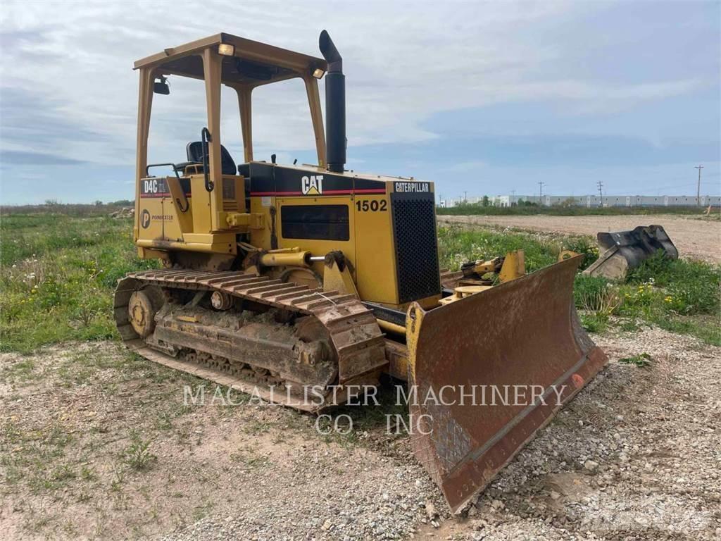 CAT D4C Buldožeri gusjeničari