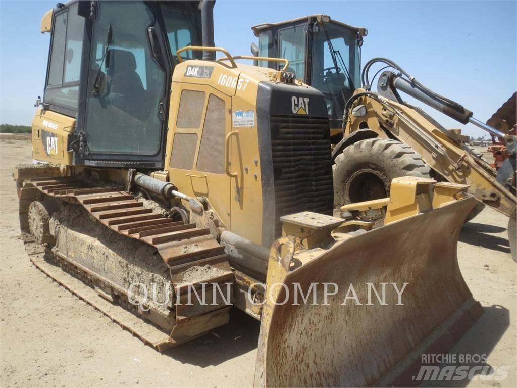 CAT D4K2 Buldožeri gusjeničari
