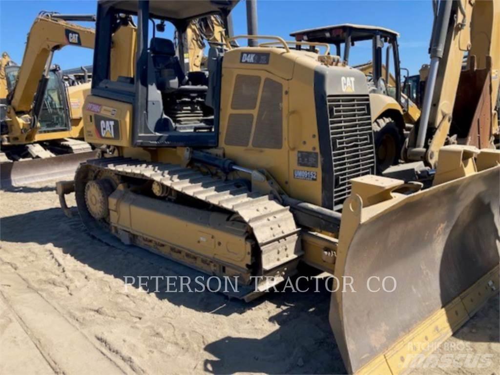CAT D4K2 Buldožeri gusjeničari