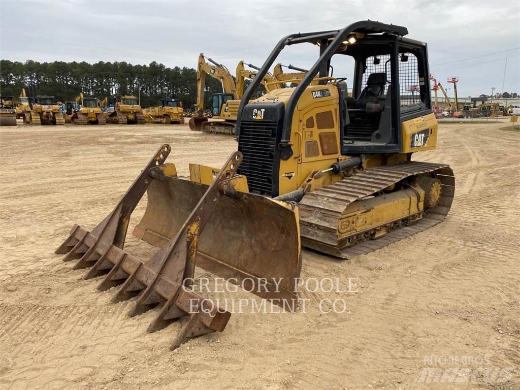 CAT D4K2LGP Buldožeri gusjeničari