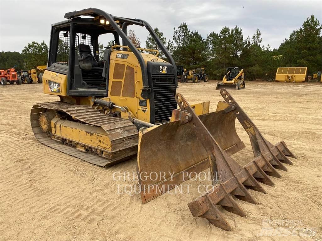 CAT D4K2LGP Buldožeri gusjeničari