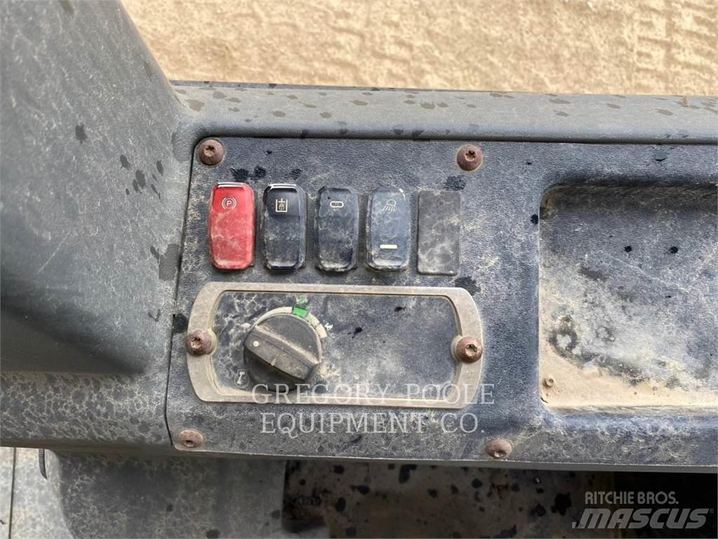 CAT D4K2LGP Buldožeri gusjeničari